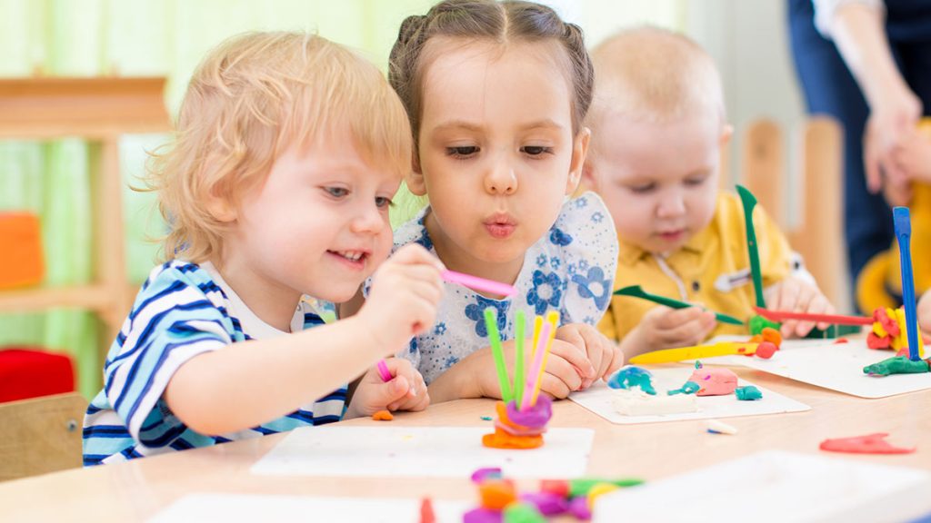 toddlers-doing-crafts